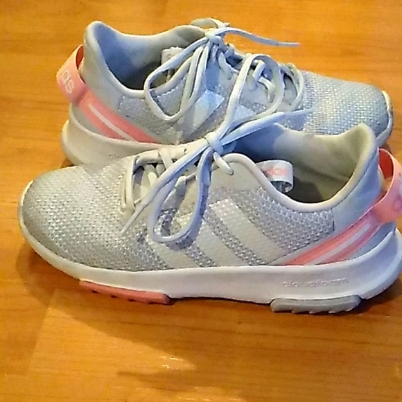 Girls Adidas Sneakers Size 3 - Picture 1 of 9